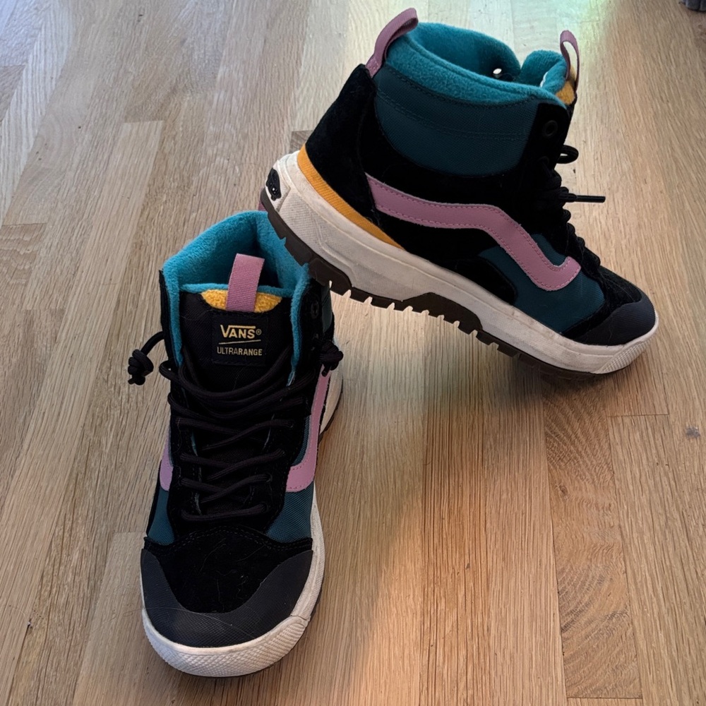 Vans Ultrarange High-Top in Teal and Pink